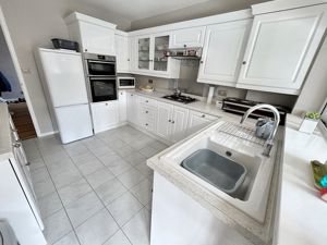 Kitchen- click for photo gallery